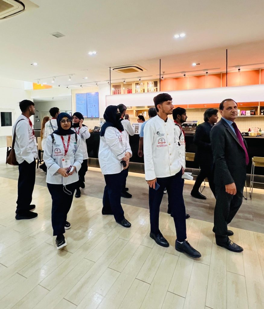 COTHM Students Visit Dusit Thani College